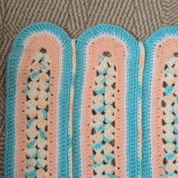 Vintage Handmade Crochet Striped Scalloped Throw Blanket Afghan Peach Aqua Cream - Picture 4 of 6